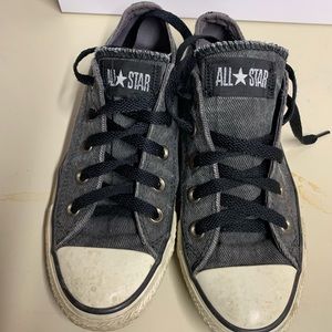 Converse sneakers size 6